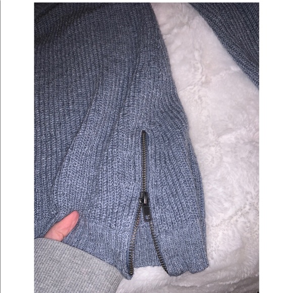 Cold shoulder sweater - Picture 3 of 4